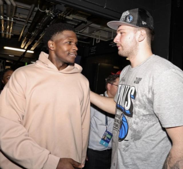 开云体育app官网下载-华子还嫩！东契奇才是NBA未来门面？西部封王冲冠